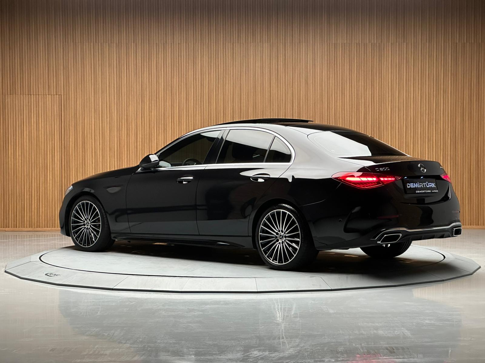 
								Mercedes-Benz C200 4 Matic AMG full									