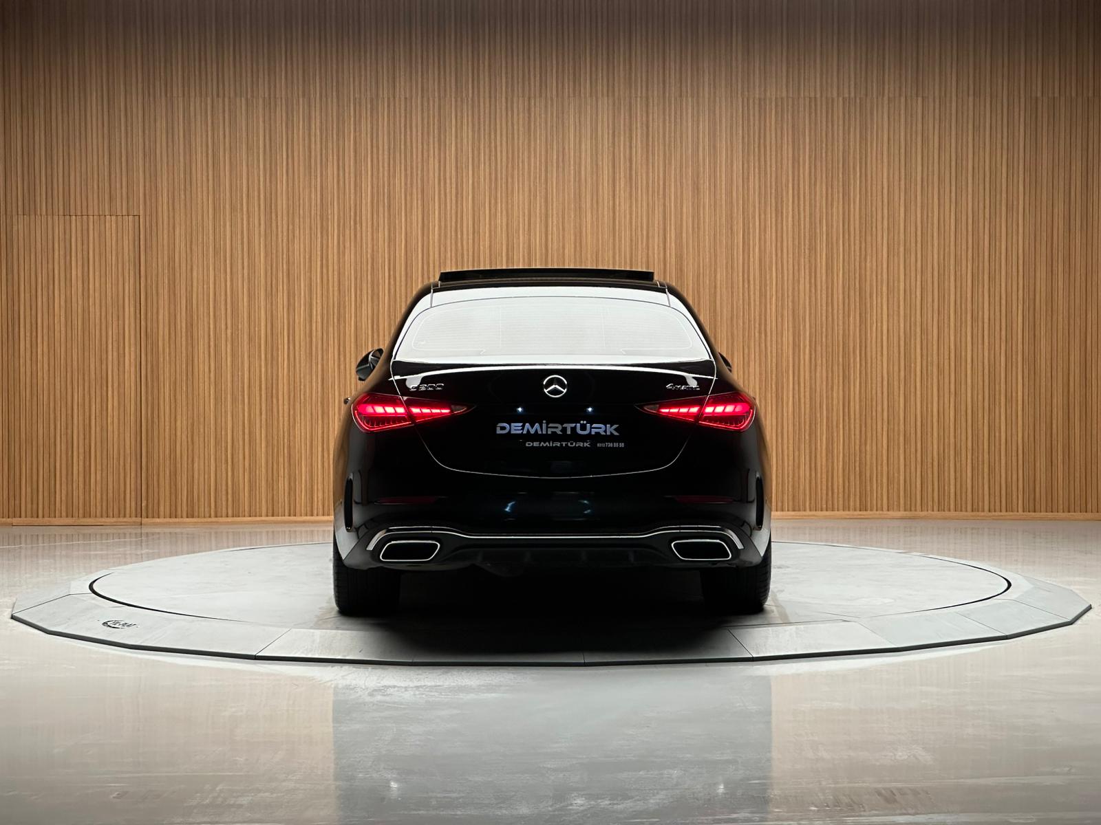 
								Mercedes-Benz C200 4 Matic AMG full									