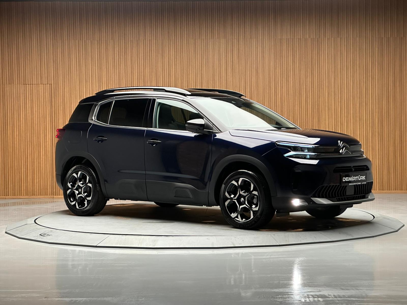 
								C5 AIRCROSS 1.2 HYBRİD MAX C.TAVAN 360 KAMERA ISITMA NAVİGASYON E.BAGAJ (SİYAH) full									