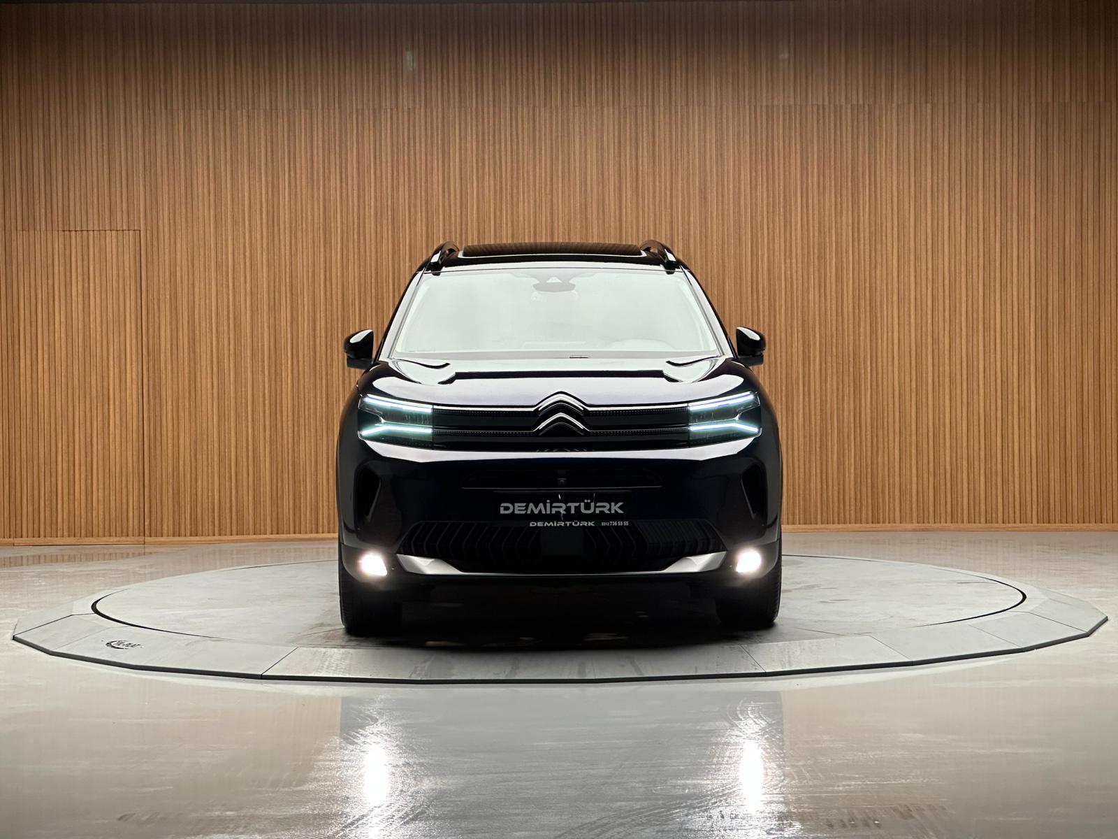 
								C5 AIRCROSS 1.2 HYBRİD MAX C.TAVAN 360 KAMERA ISITMA NAVİGASYON E.BAGAJ (SİYAH) full									