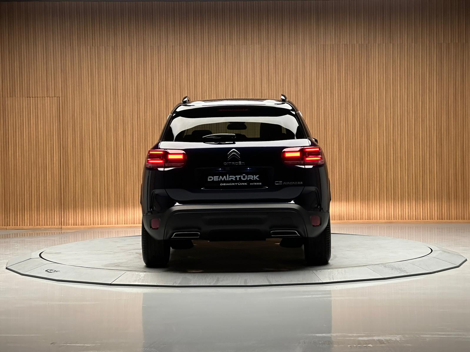 
								C5 AIRCROSS 1.2 HYBRİD MAX C.TAVAN 360 KAMERA ISITMA NAVİGASYON E.BAGAJ (SİYAH) full									