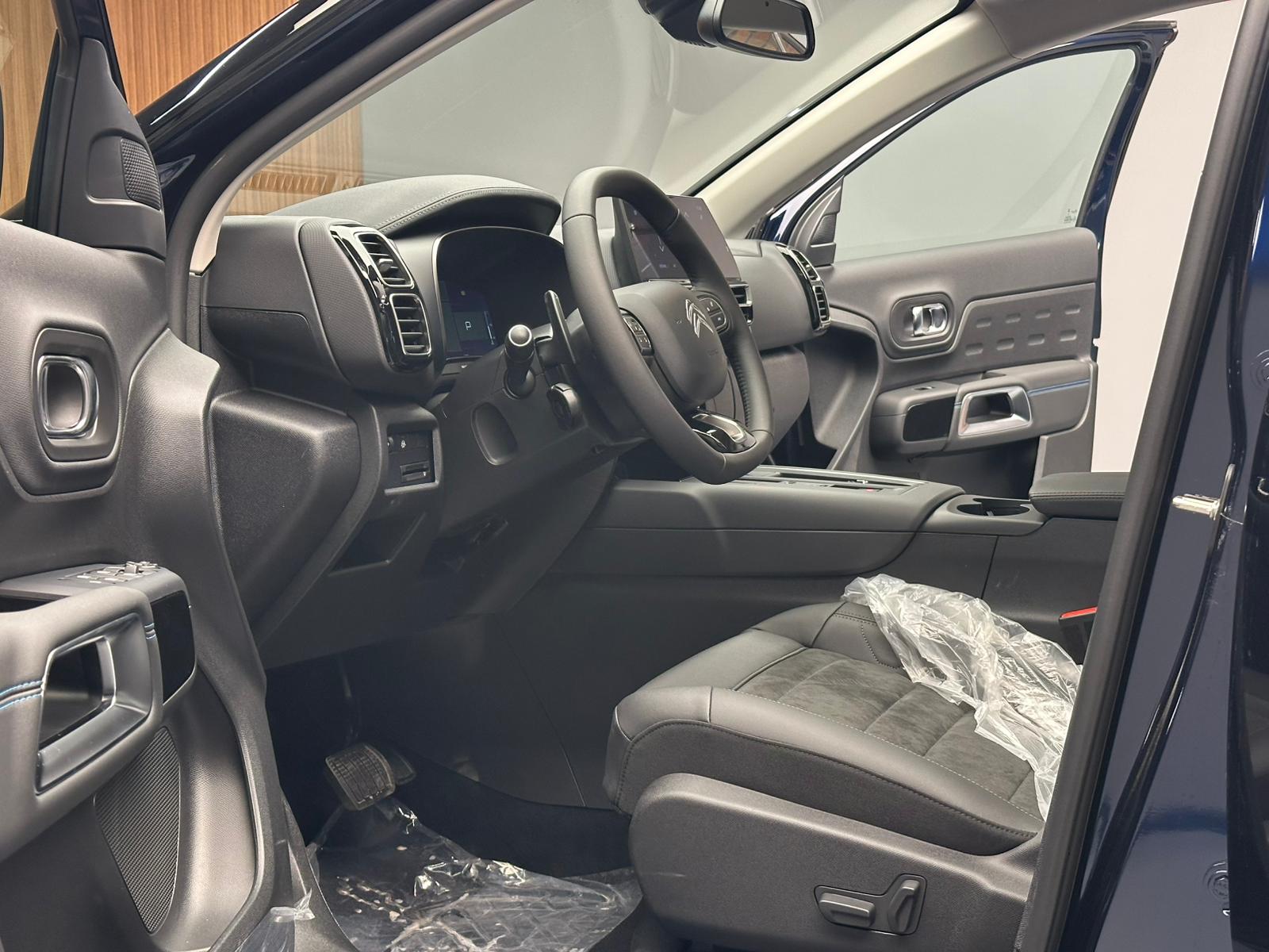 
								C5 AIRCROSS 1.2 HYBRİD MAX C.TAVAN 360 KAMERA ISITMA NAVİGASYON E.BAGAJ (SİYAH) full									