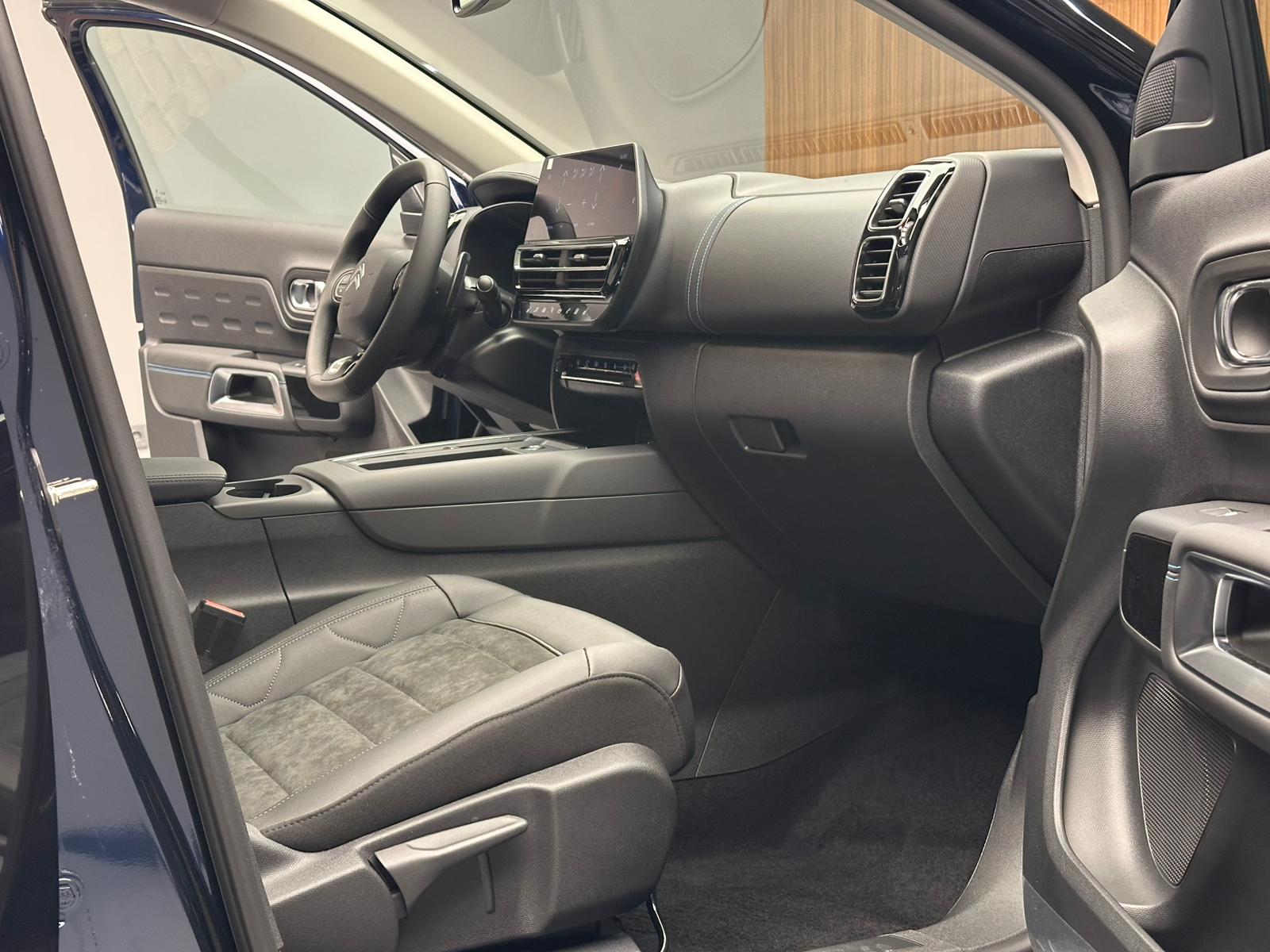 
								C5 AIRCROSS 1.2 HYBRİD MAX C.TAVAN 360 KAMERA ISITMA NAVİGASYON E.BAGAJ (SİYAH) full									