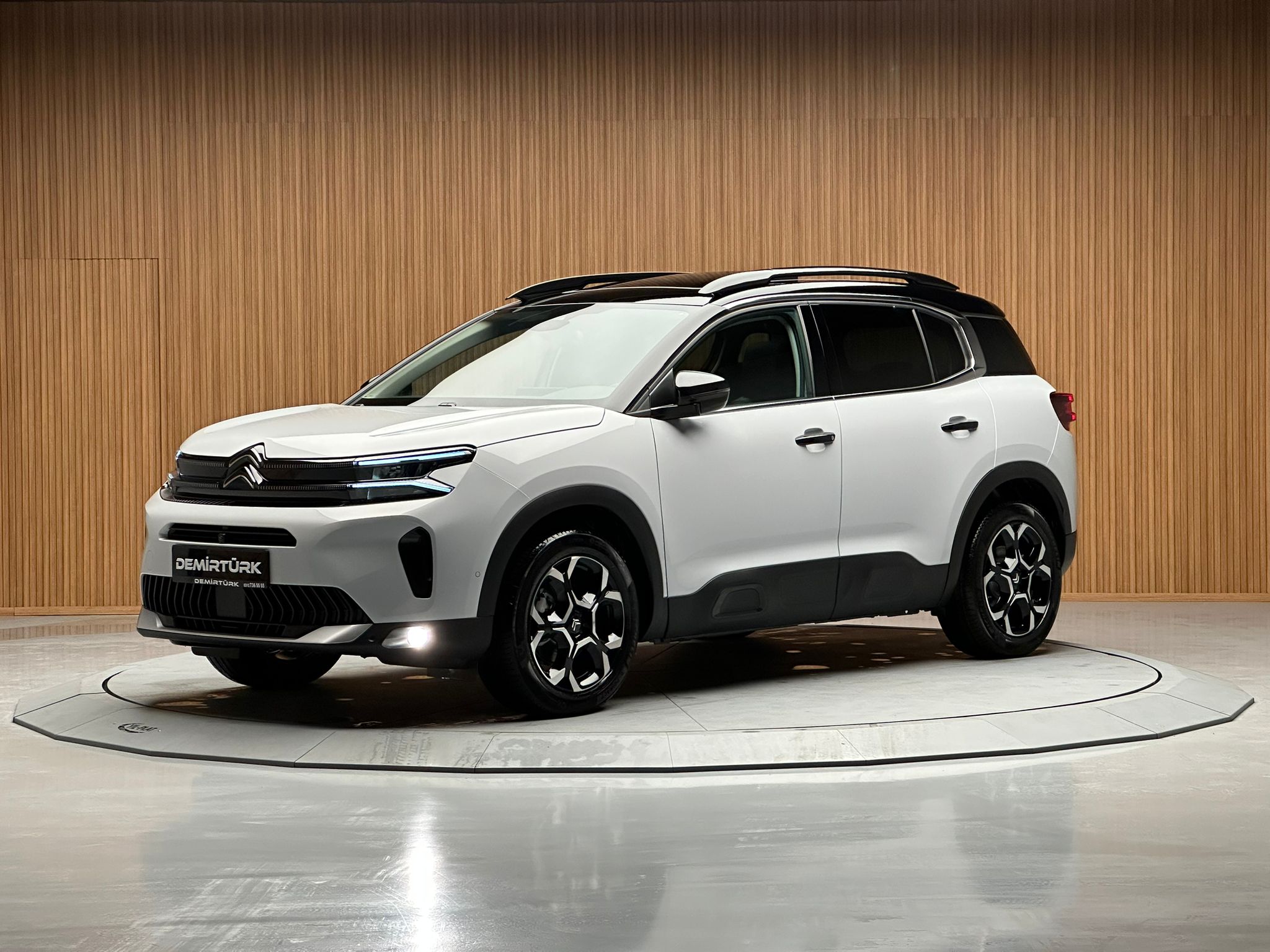 
								C5 AIRCROSS 1.2 HYBRİD MAX C.TAVAN 360 KAMERA ISITMA NAVİGASYON E.BAGAJ full									