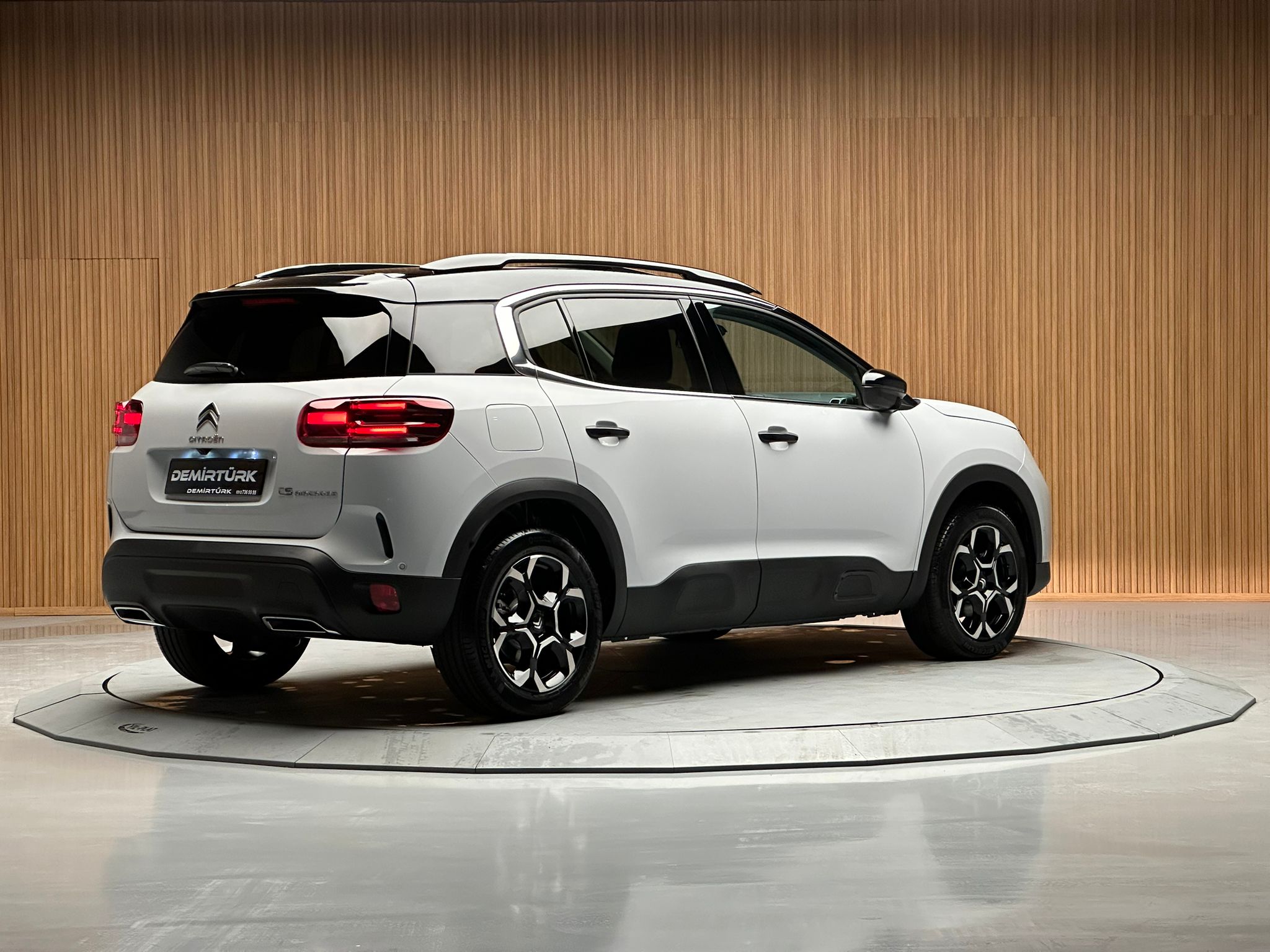 
								C5 AIRCROSS 1.2 HYBRİD MAX C.TAVAN 360 KAMERA ISITMA NAVİGASYON E.BAGAJ full									