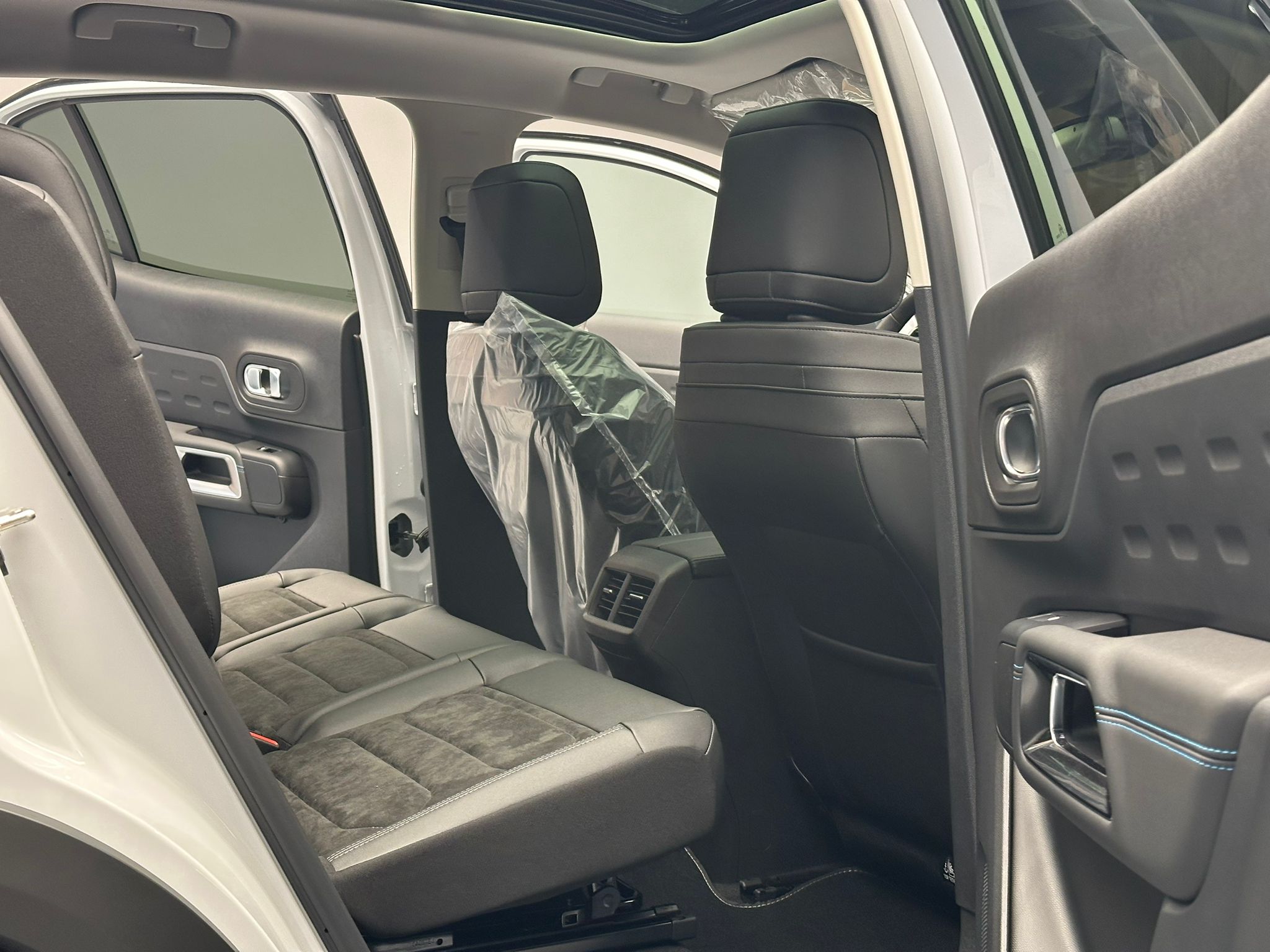 
								C5 AIRCROSS 1.2 HYBRİD MAX C.TAVAN 360 KAMERA ISITMA NAVİGASYON E.BAGAJ full									