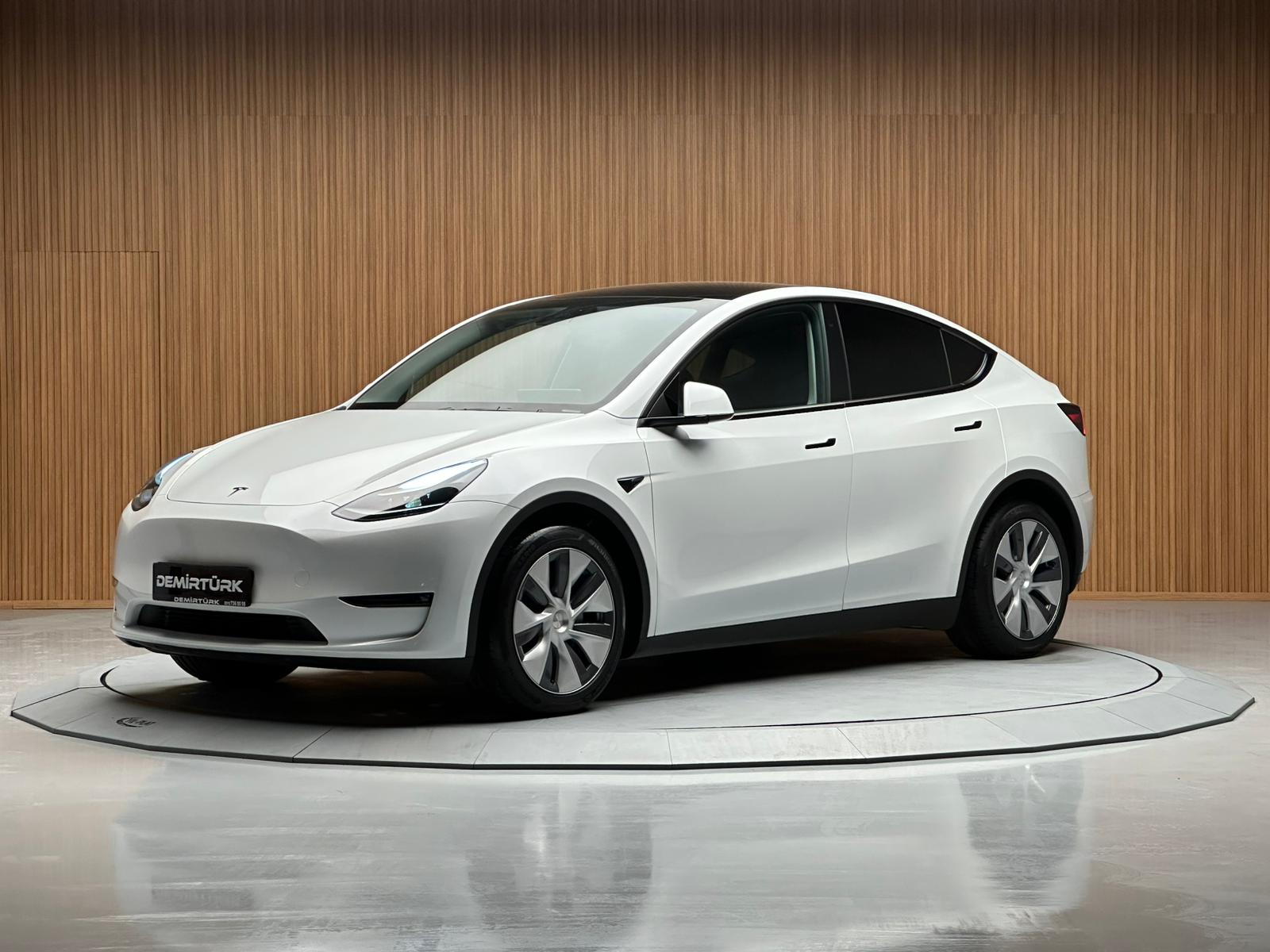 
								2023 TESLA LONG RANGE 4 WD 514 HP full									