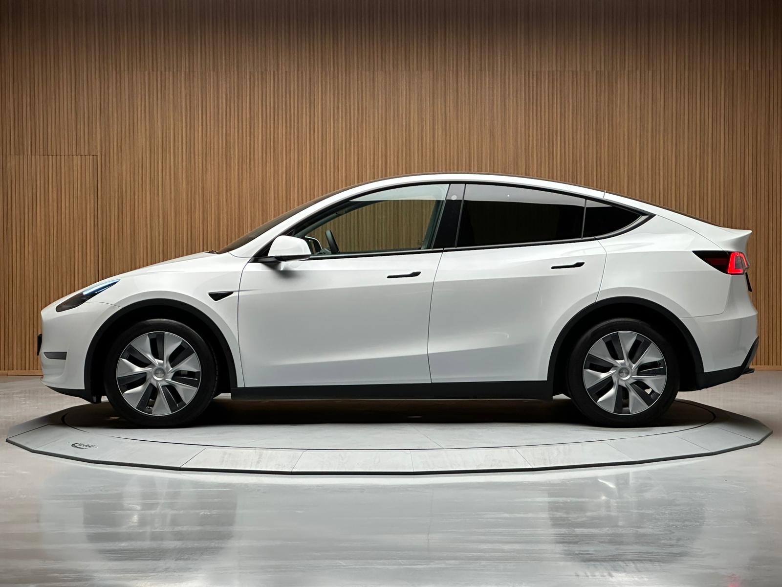 
								2023 TESLA LONG RANGE 4 WD 514 HP full									