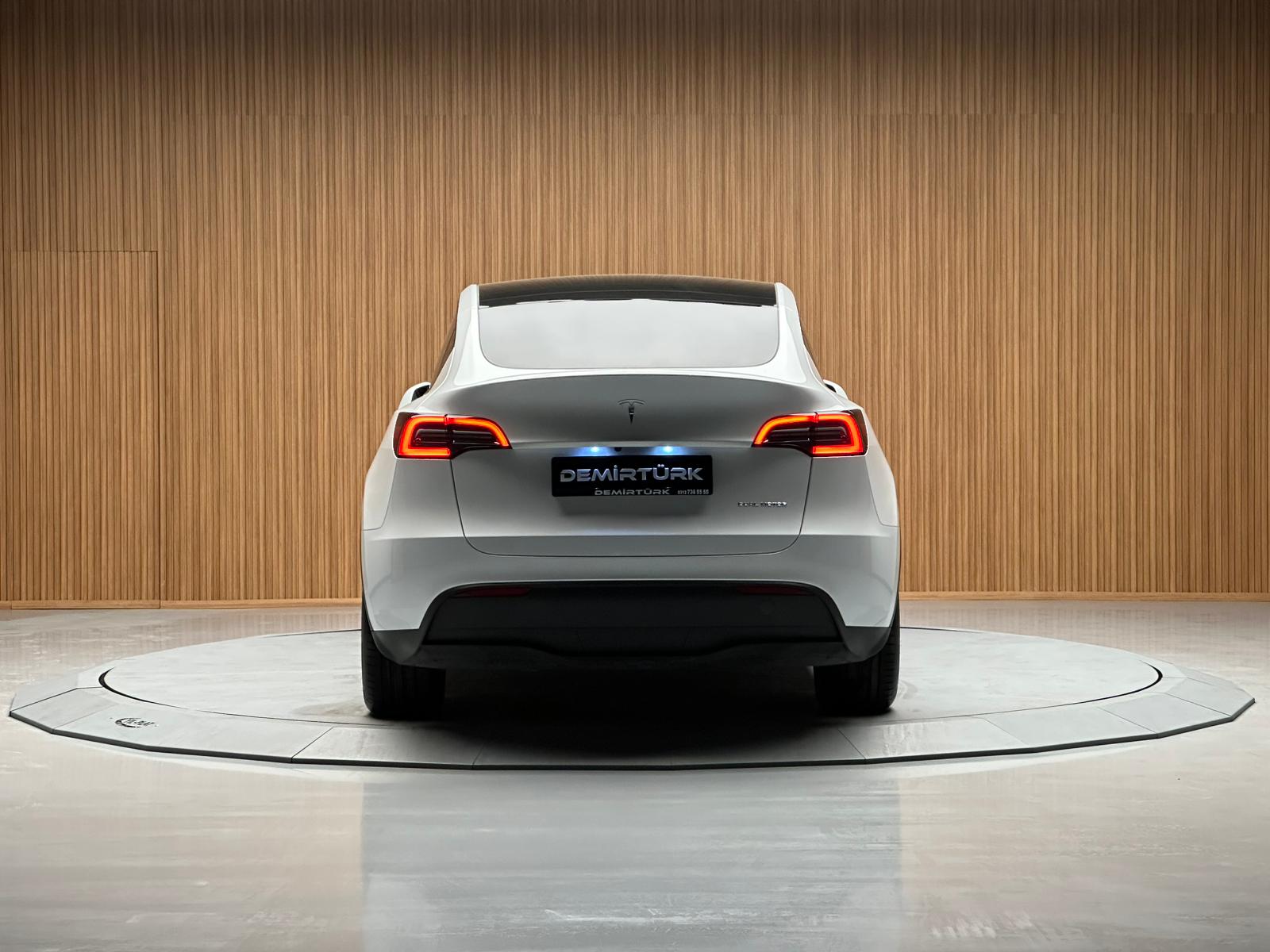 
								2023 TESLA LONG RANGE 4 WD 514 HP full									