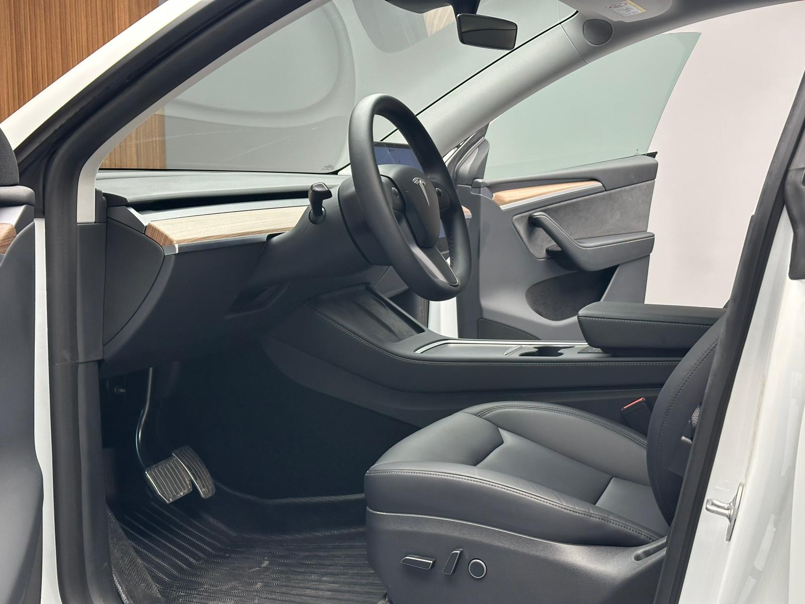 
								2023 TESLA LONG RANGE 4 WD 514 HP full									